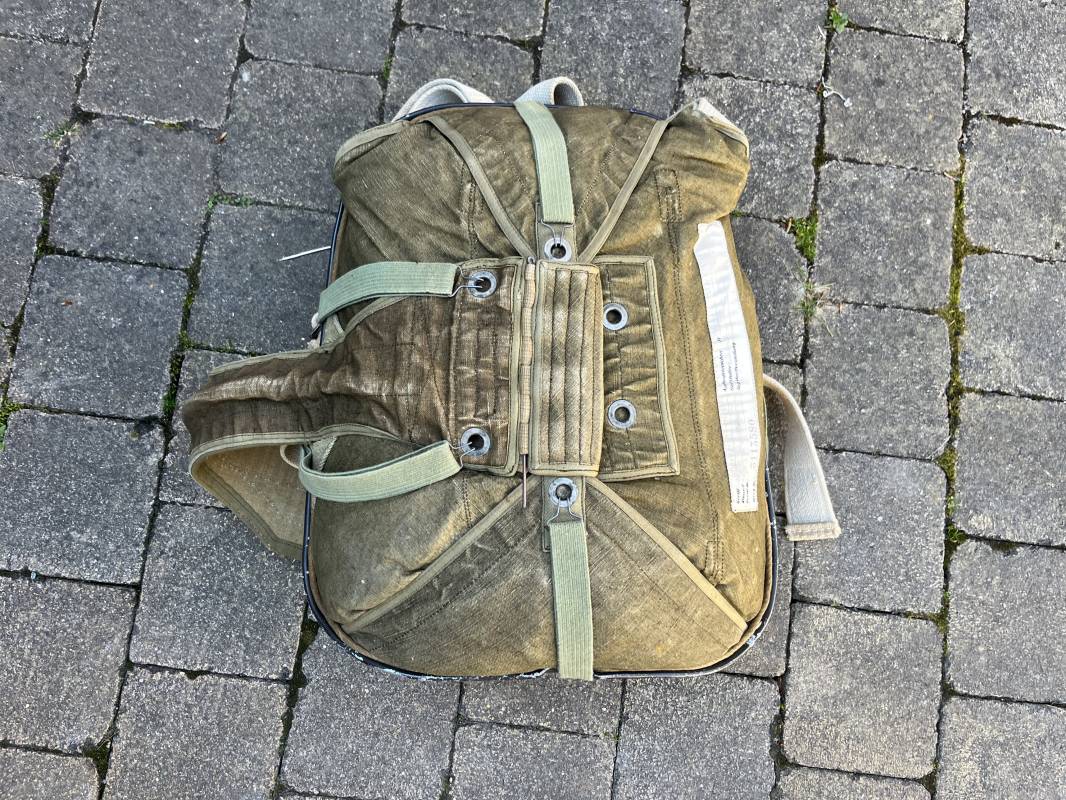 Lw Parachute Dorsal 'Ruckenfallschirm' Navigant Pilote Harnais Et Voilure