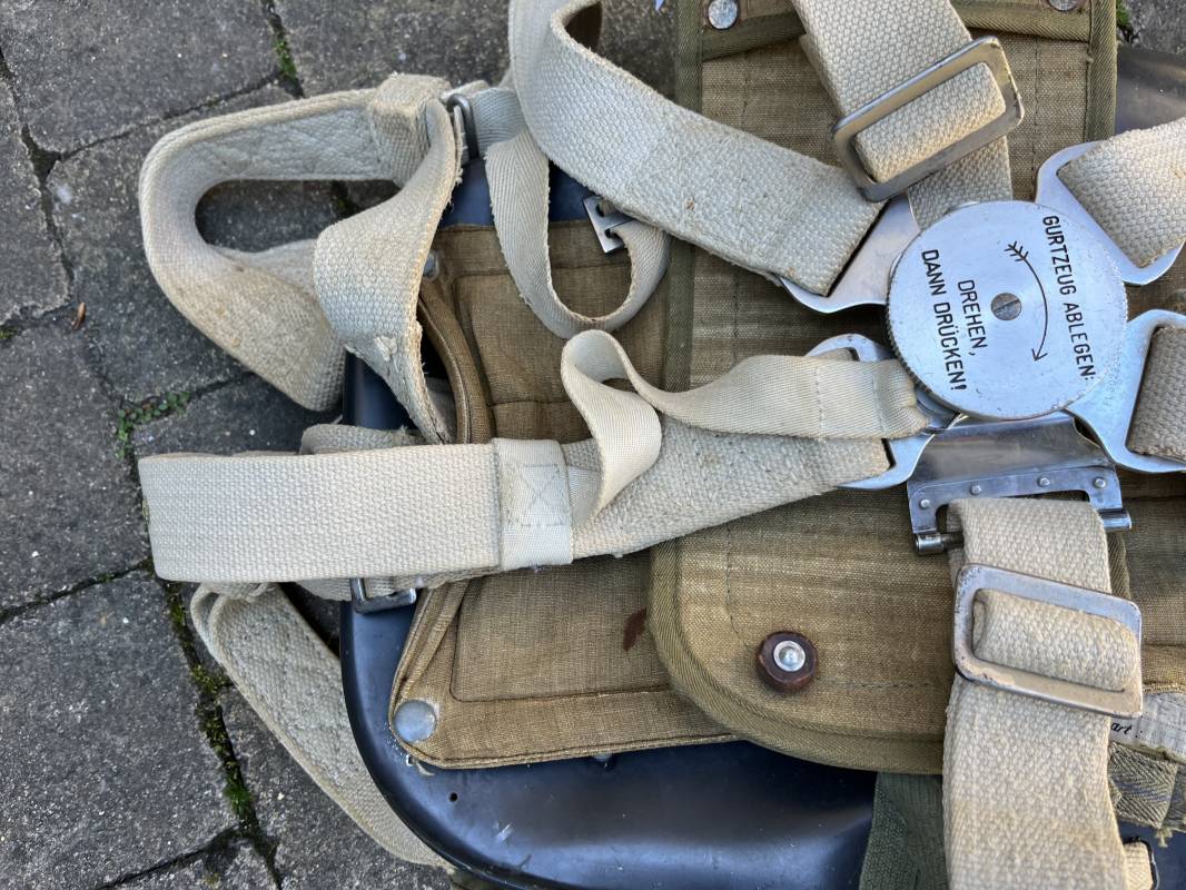 Lw Parachute Dorsal 'Ruckenfallschirm' Navigant Pilote Harnais Et Voilure