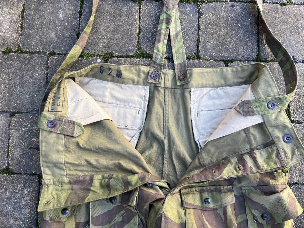 Pantalon de saut camouflé Parachutiste TAP 4752 et bretelles toile