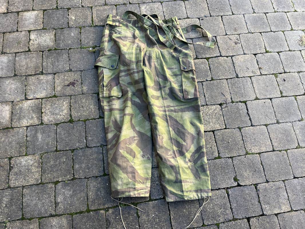 Pantalon de saut camouflé Parachutiste TAP 4752 et bretelles toile