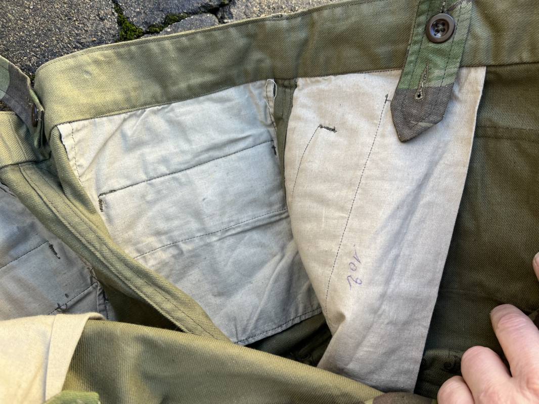 Pantalon de saut camouflé Parachutiste TAP 4752 et bretelles toile