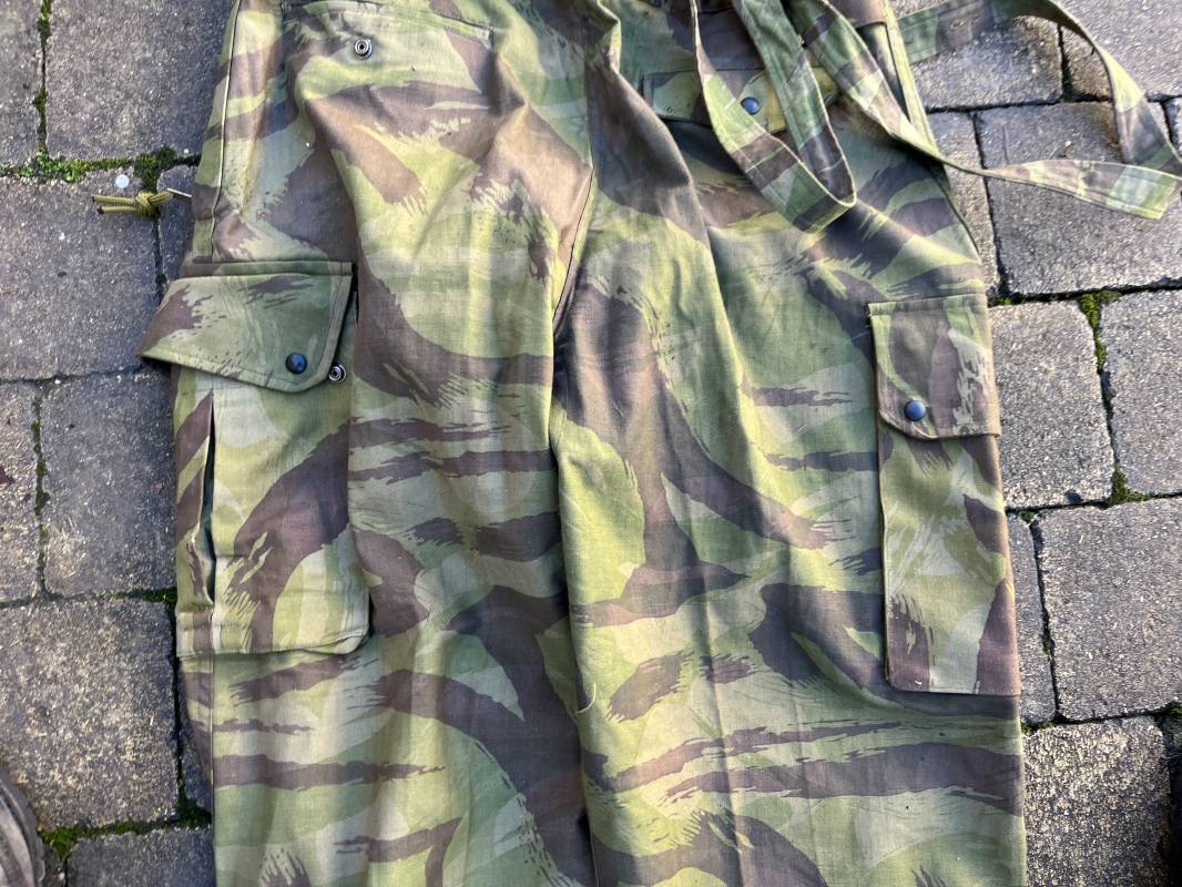 Pantalon de saut camouflé Parachutiste TAP 4752 et bretelles toile