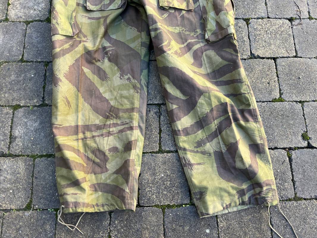 Pantalon de saut camouflé Parachutiste TAP 4752 et bretelles toile