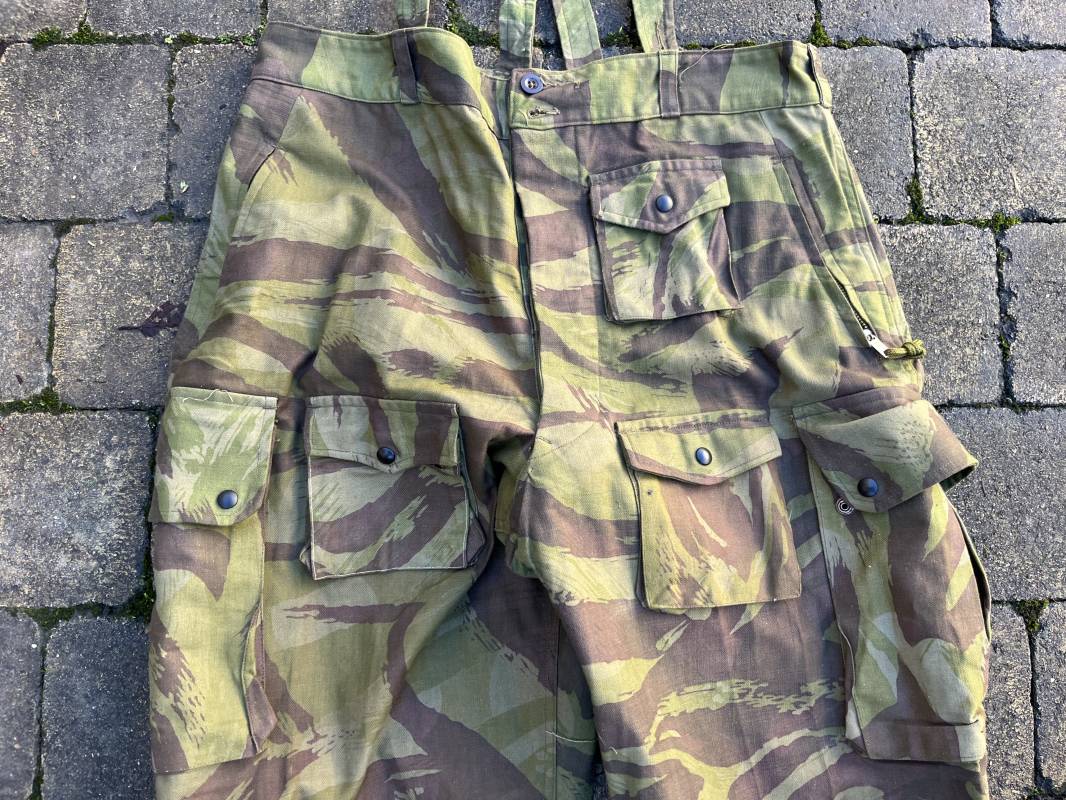 Pantalon de saut camouflé Parachutiste TAP 4752 et bretelles toile
