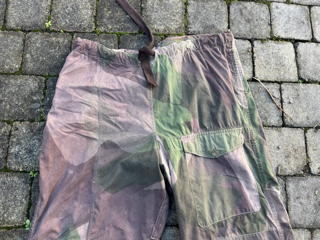 Veste et pantalon camouflés 'Peau de saucisson'