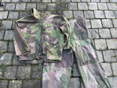 Veste et pantalon camouflés 'Peau de saucisson'