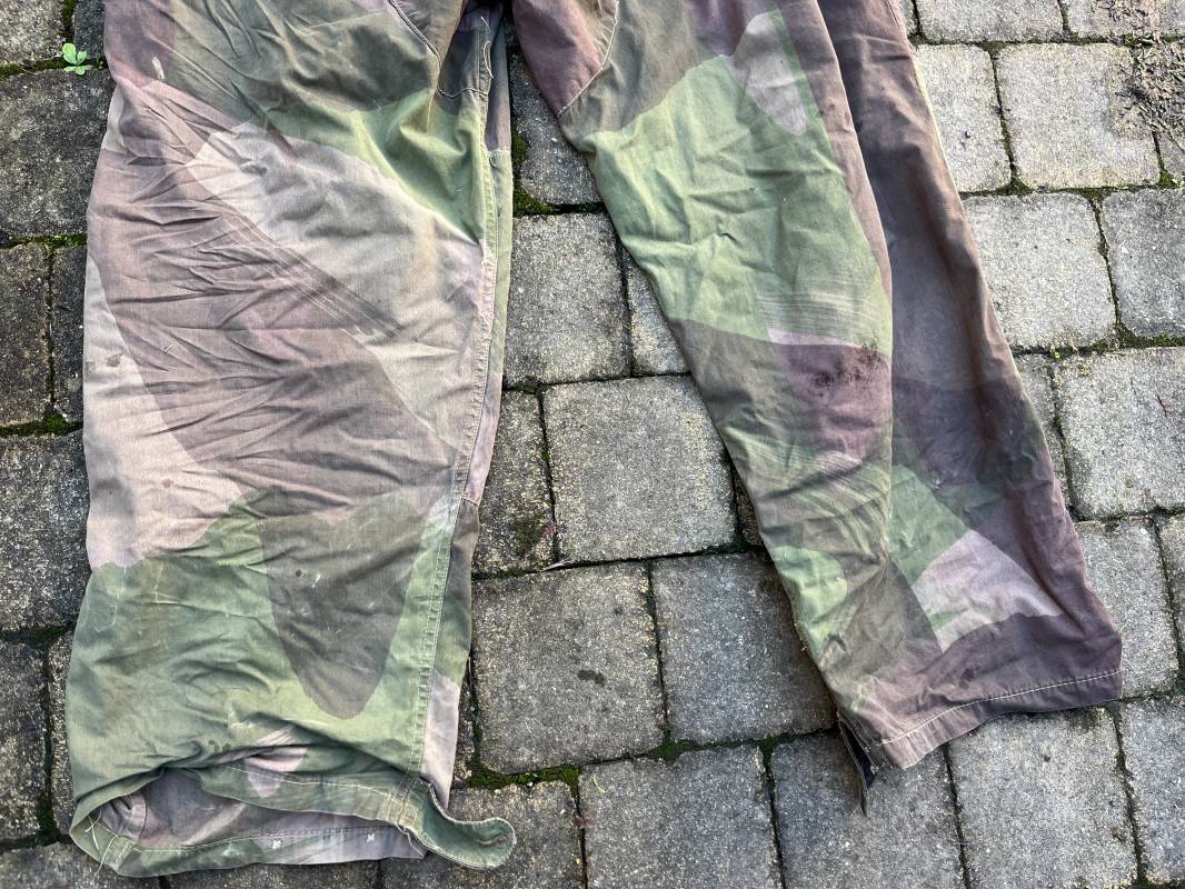 Veste et pantalon camouflés 'Peau de saucisson'