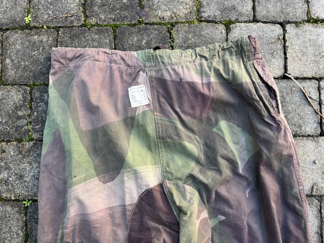 Veste et pantalon camouflés 'Peau de saucisson'