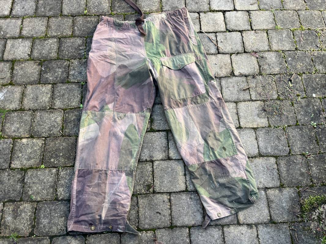 Veste et pantalon camouflés 'Peau de saucisson'