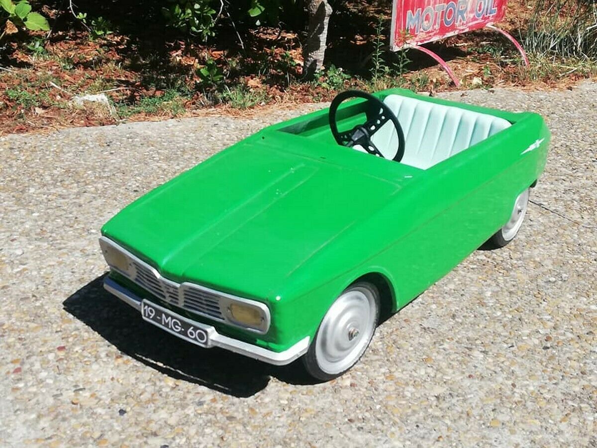 Voiture À Pédales De La Marque Française De Jouets Morellet-Guérineau