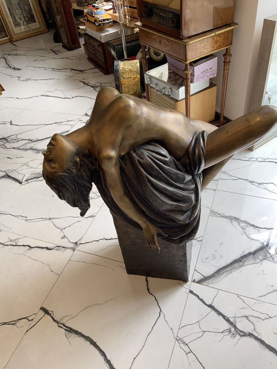 Joli Bronze Femme , Signé A j John