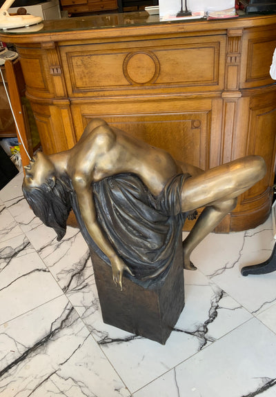 Joli Bronze Femme , Signé A j John