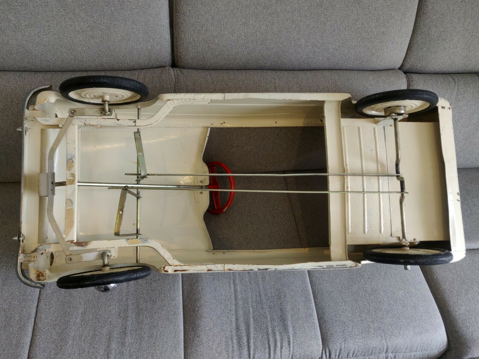 Voiture à pédales SIMCA Ariane Pierre GUY Tri-ang DEVILLAINE