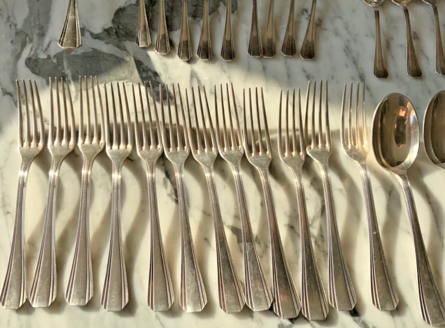 Christofle Ménagère De 75 Pièces Modèle Boréal Art Déco Métal Argenté