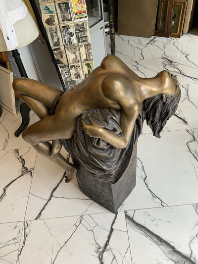 Joli Bronze Femme , Signé A j John
