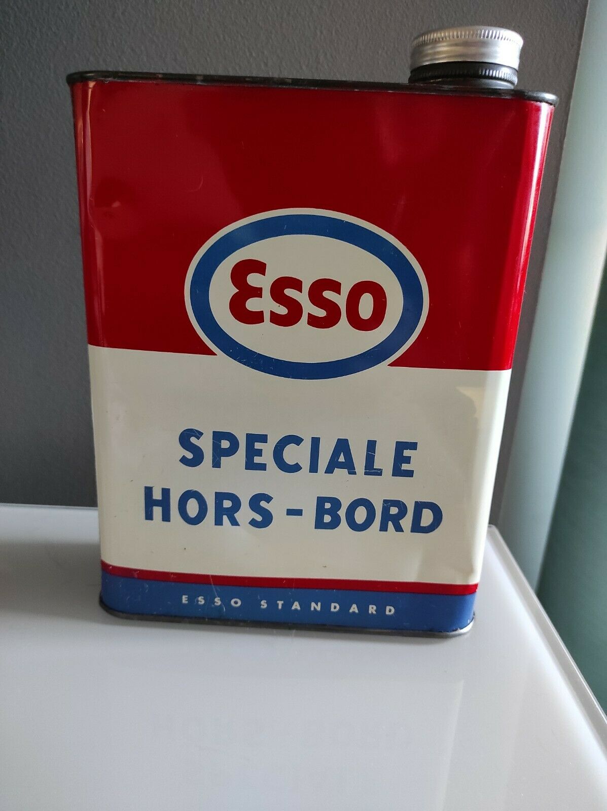 Bidon d'huile ancien esso