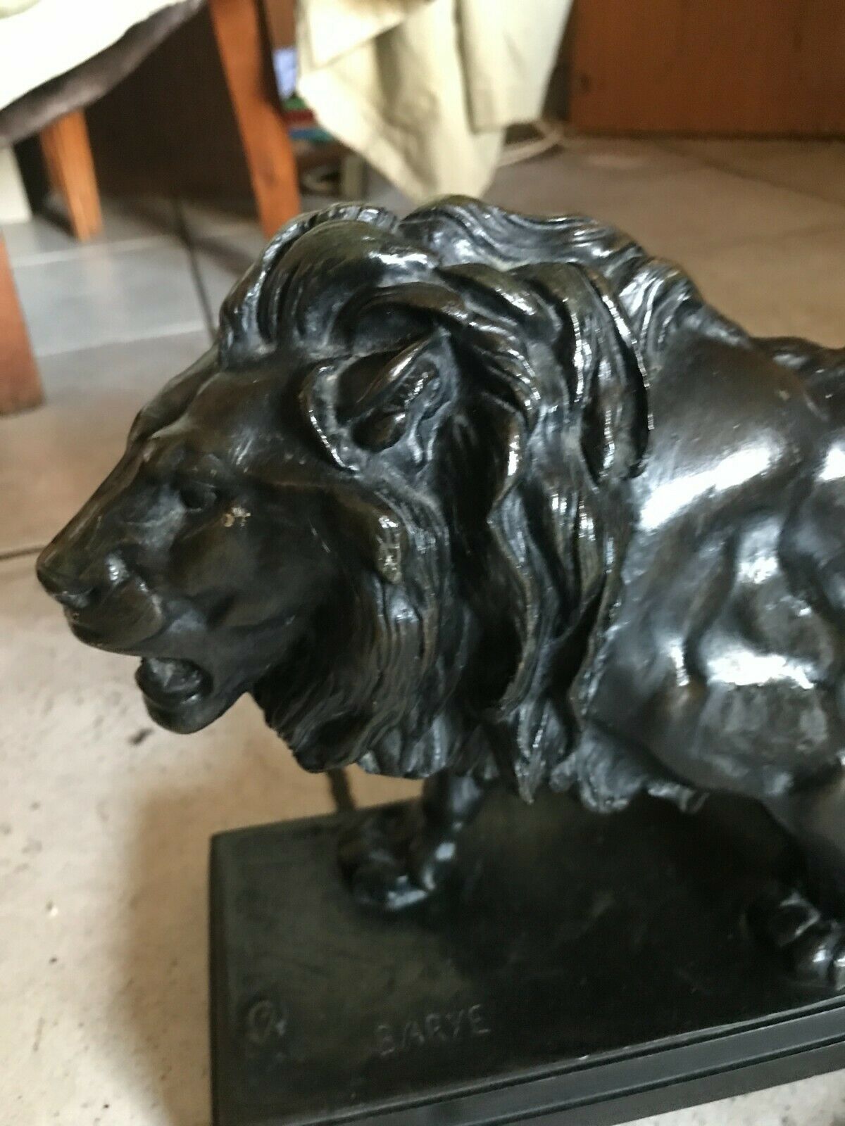 Antoine Louis Barye  (1796-1875)  Bronze  " Lion" Signé