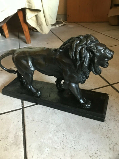 Antoine Louis Barye  (1796-1875)  Bronze  " Lion" Signé