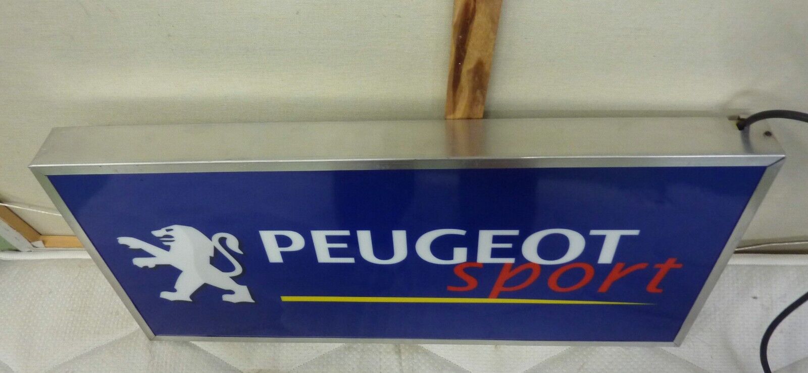 Belle enseigne lumineuse PEUGEOT SPORT
