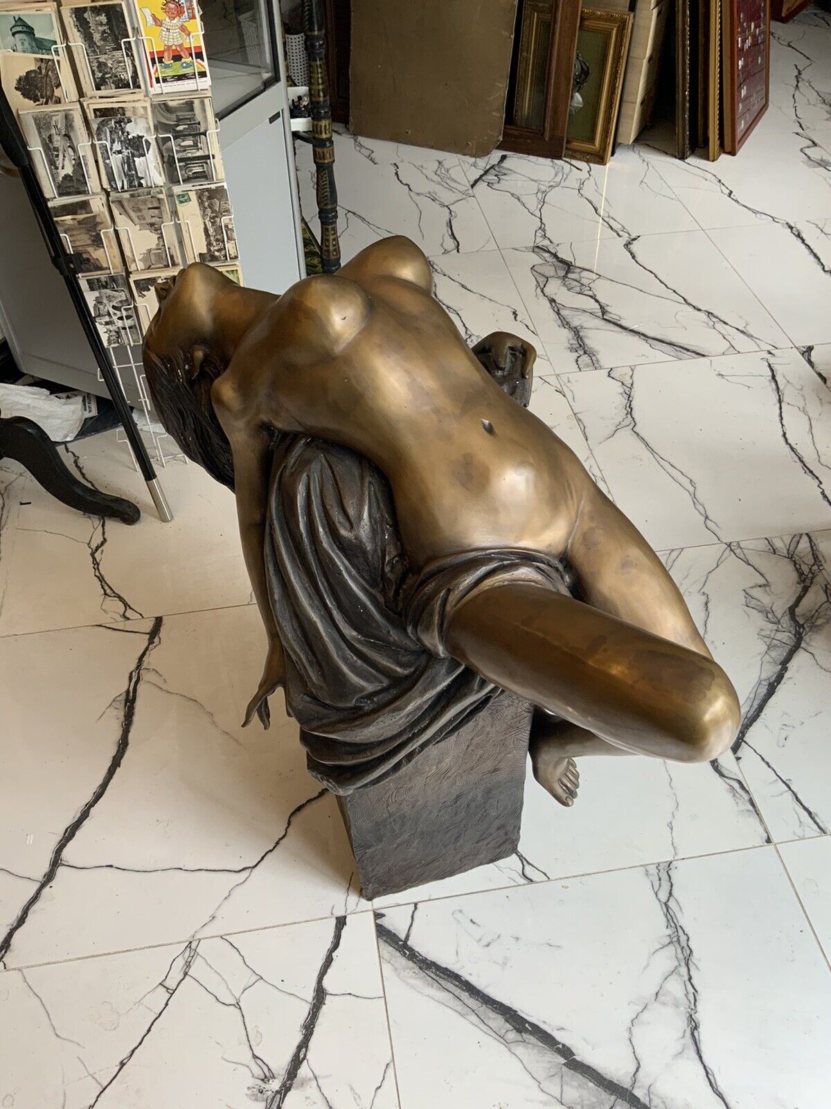 Joli Bronze Femme , Signé A j John