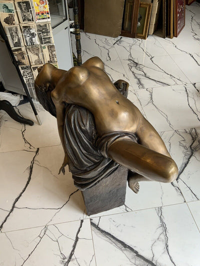 Joli Bronze Femme , Signé A j John