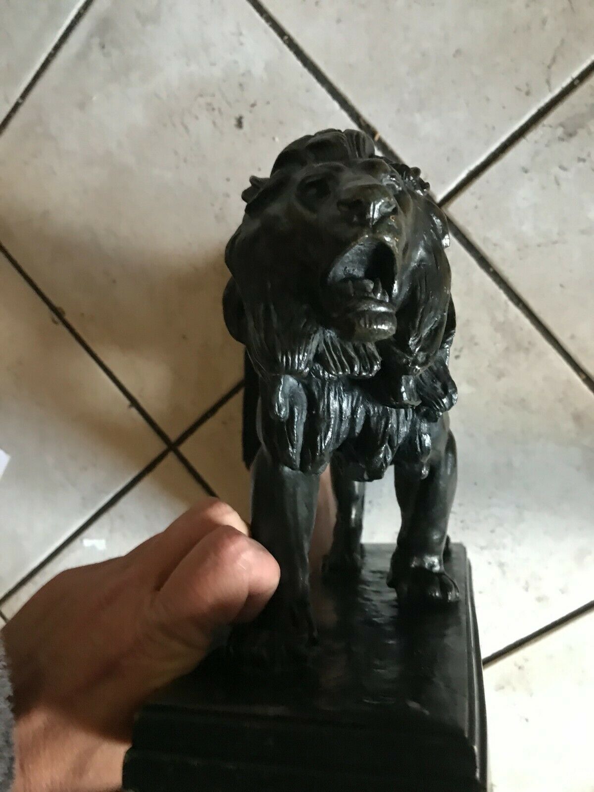 Antoine Louis Barye  (1796-1875)  Bronze  " Lion" Signé