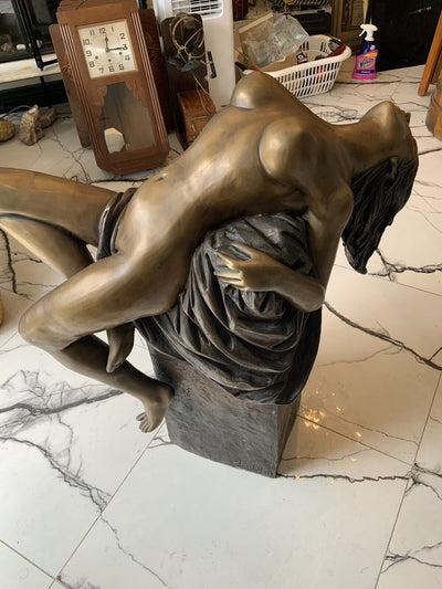 Joli Bronze Femme , Signé A j John