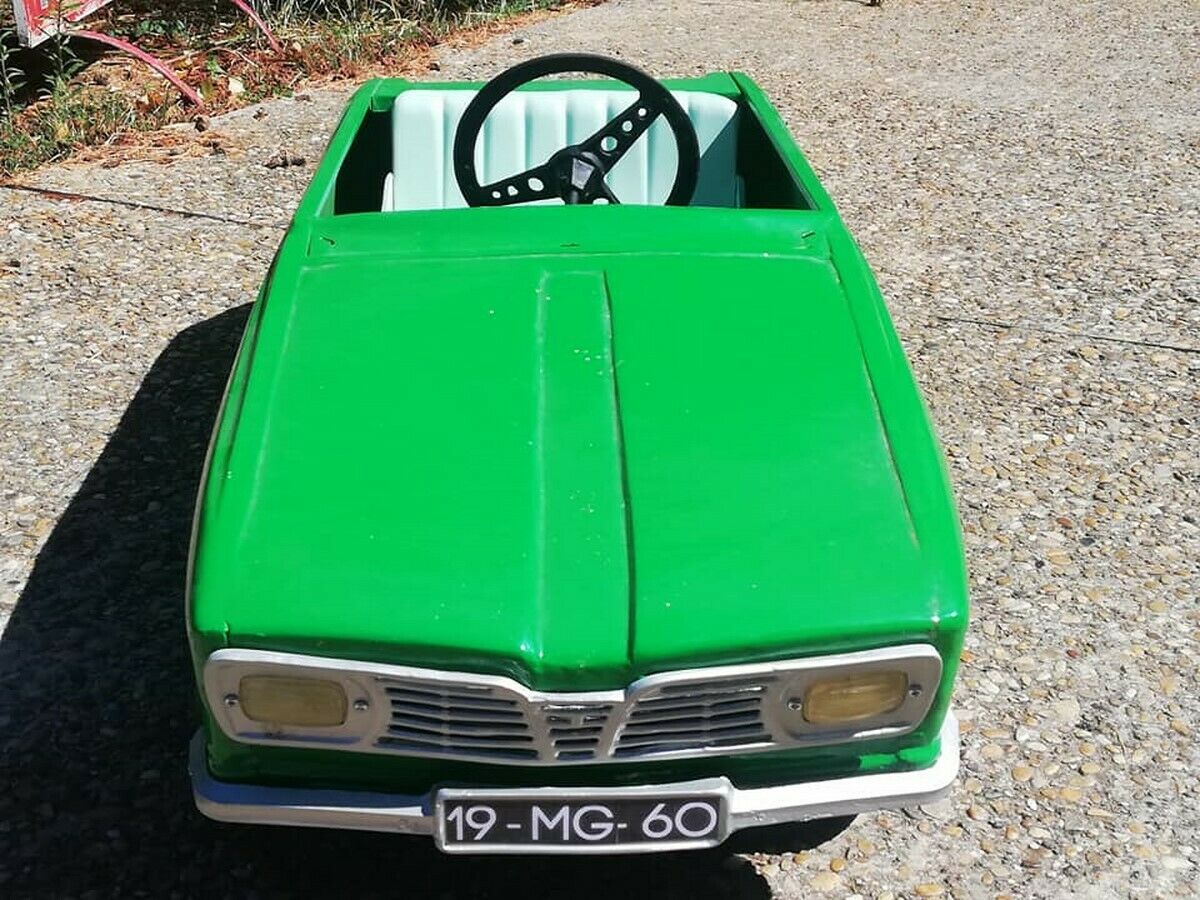 Voiture À Pédales De La Marque Française De Jouets Morellet-Guérineau