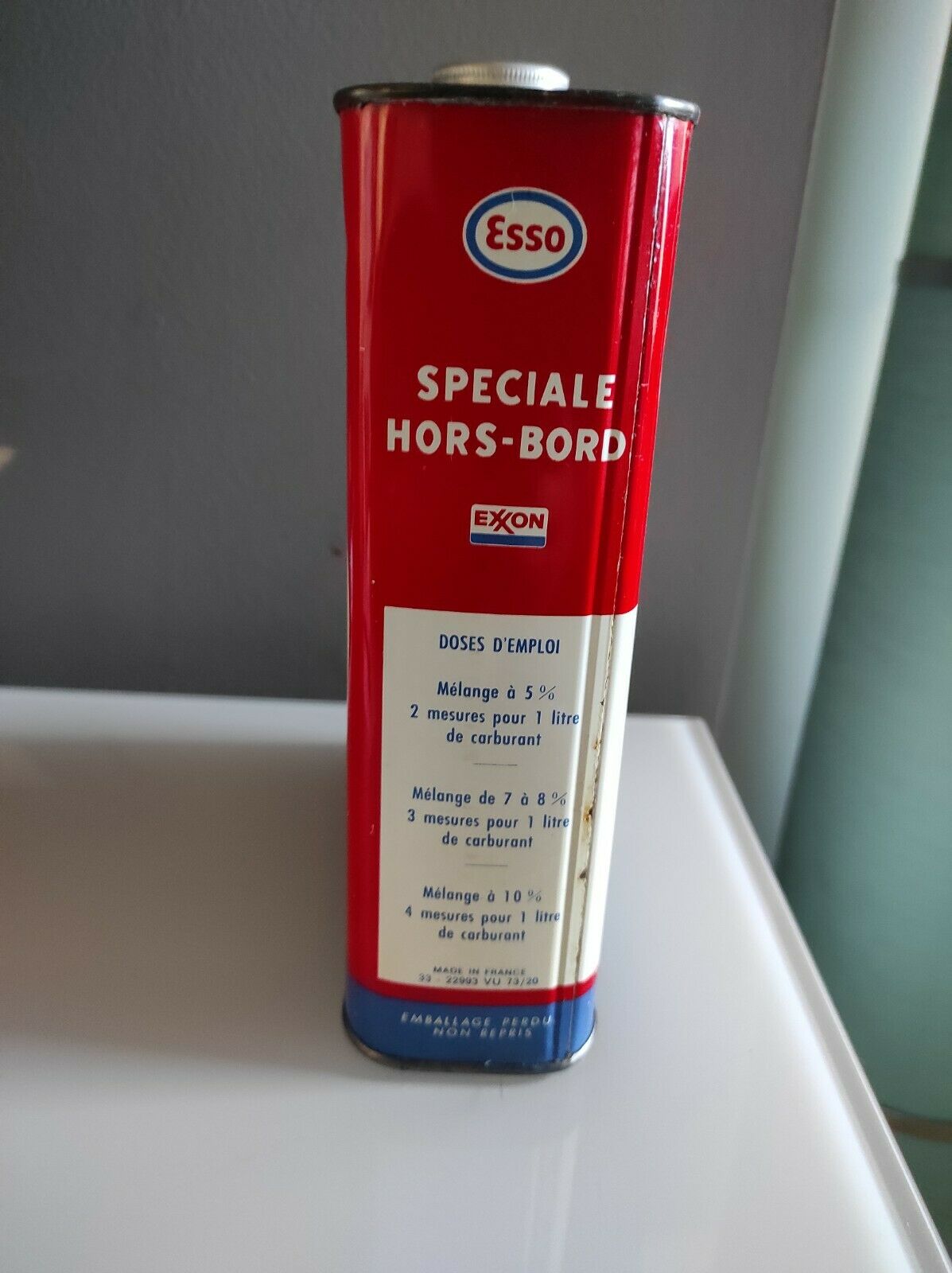 Bidon d'huile ancien esso
