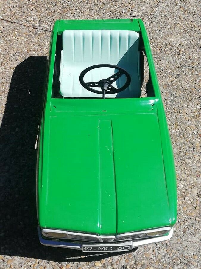 Voiture À Pédales De La Marque Française De Jouets Morellet-Guérineau