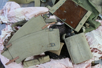 Gros lot matériel équipement web GB WW2 anglais filet casque pouch FM BREN