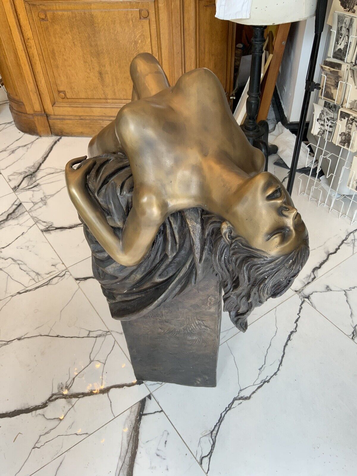 Joli Bronze Femme , Signé A j John