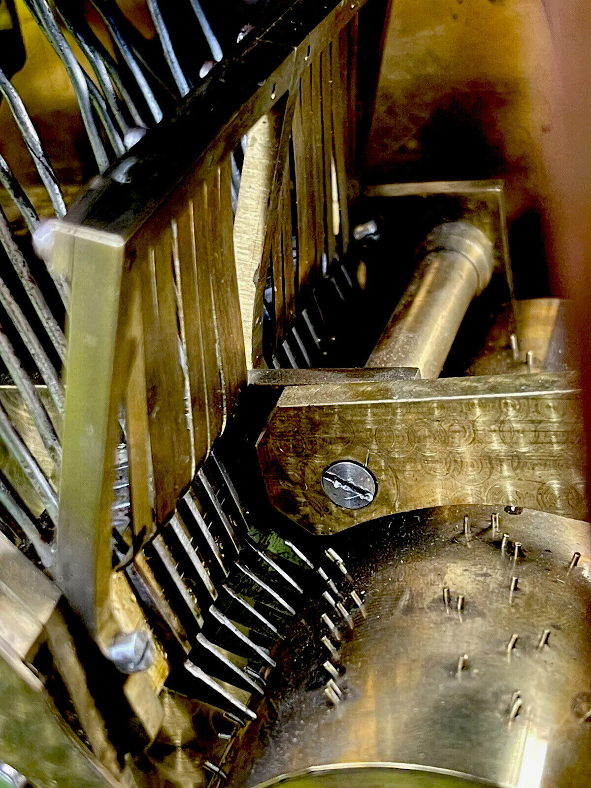 Pendule Horloge Carillon 16 cloches  17 marteaux