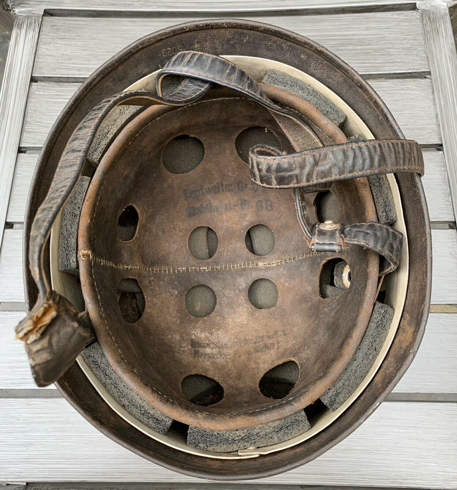 Casque de parachutiste allemand de la Seconde Guerre mondiale, modèle ET68