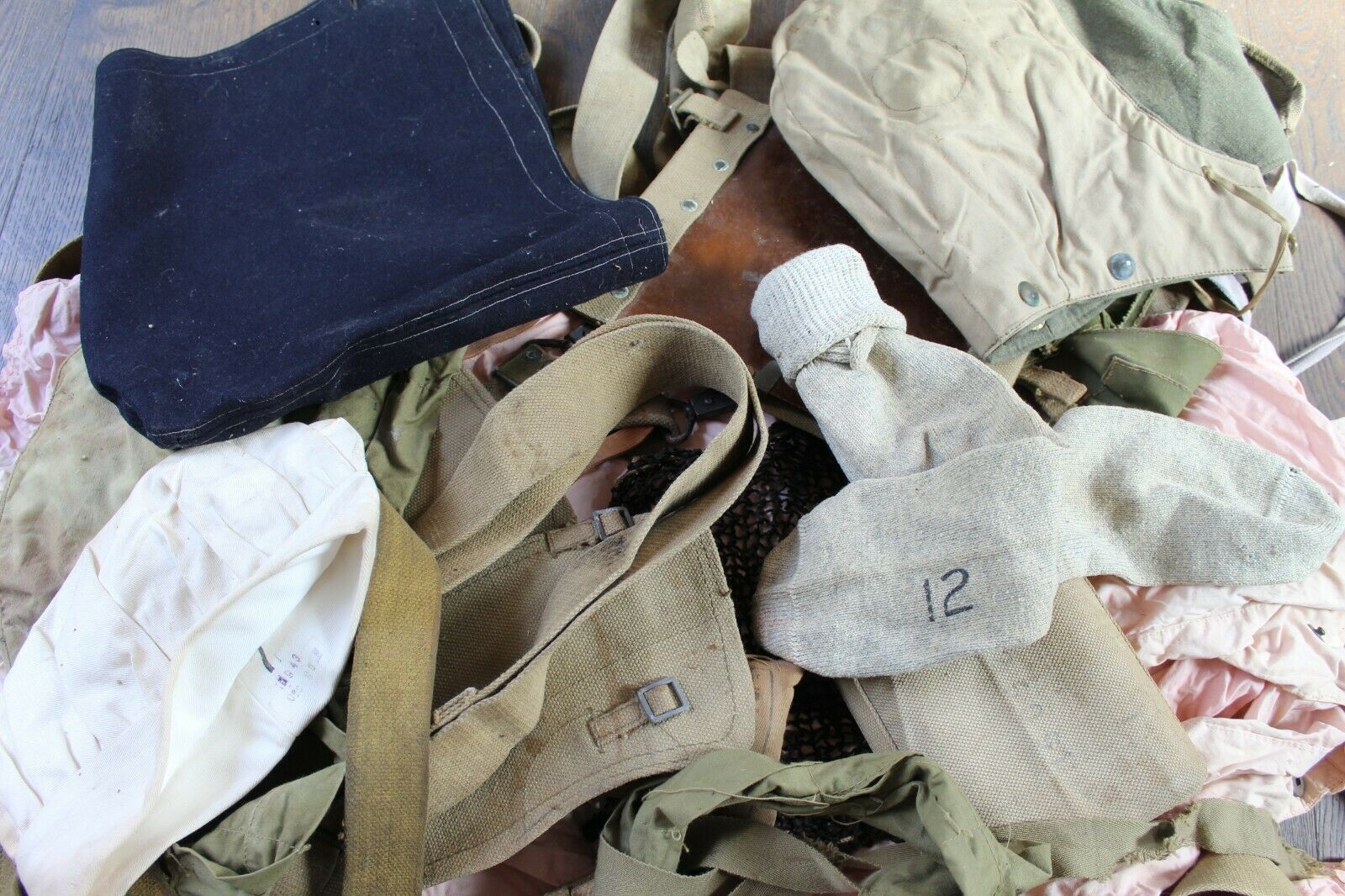 Gros lot matériel équipement web GB WW2 anglais filet casque pouch FM BREN