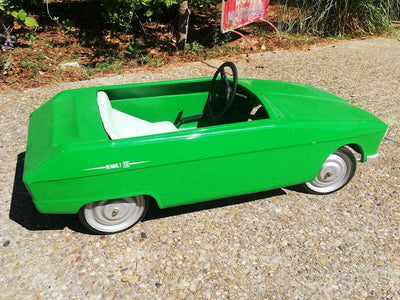 Voiture À Pédales De La Marque Française De Jouets Morellet-Guérineau
