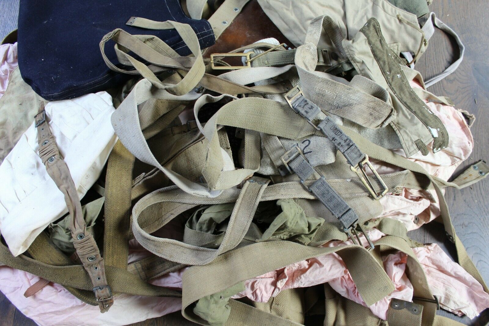 Gros lot matériel équipement web GB WW2 anglais filet casque pouch FM BREN
