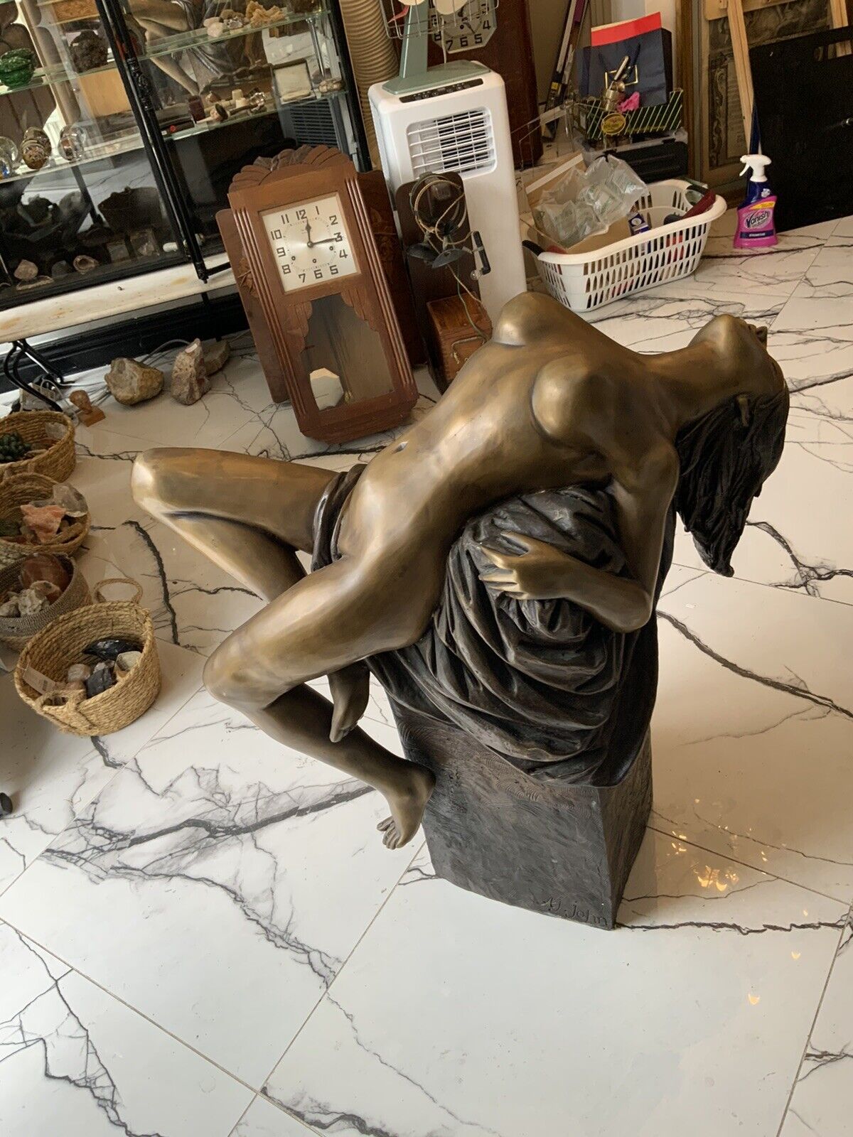 Joli Bronze Femme , Signé A j John