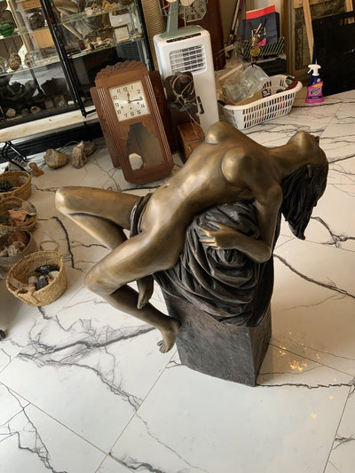 Joli Bronze Femme , Signé A j John