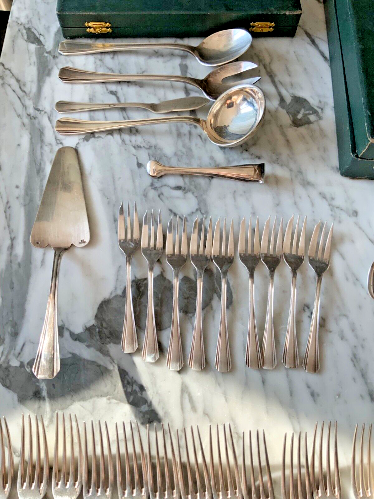 Christofle Ménagère De 75 Pièces Modèle Boréal Art Déco Métal Argenté