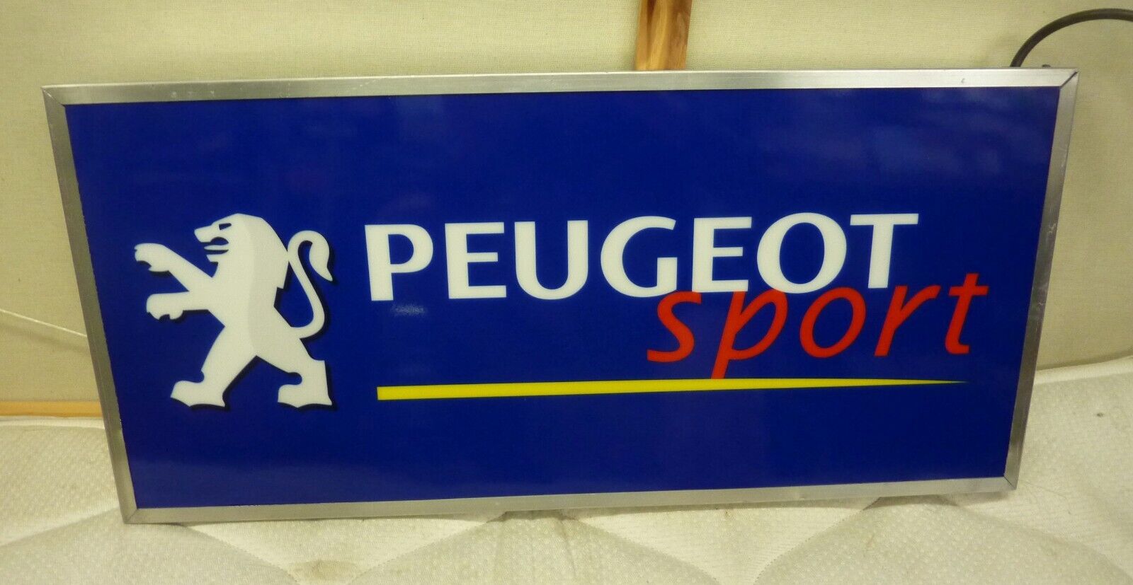 Belle enseigne lumineuse PEUGEOT SPORT