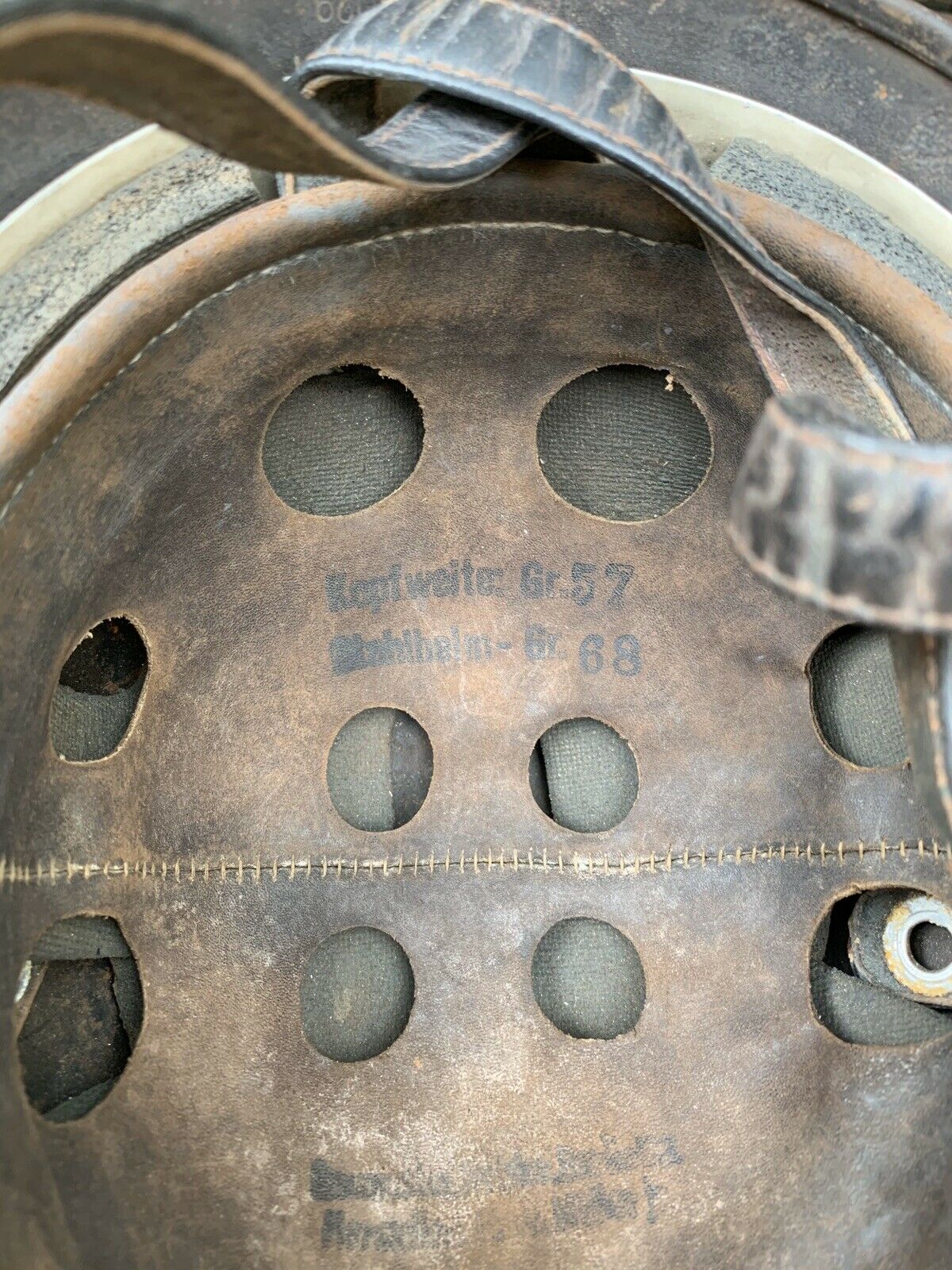 Casque de parachutiste allemand de la Seconde Guerre mondiale, modèle ET68