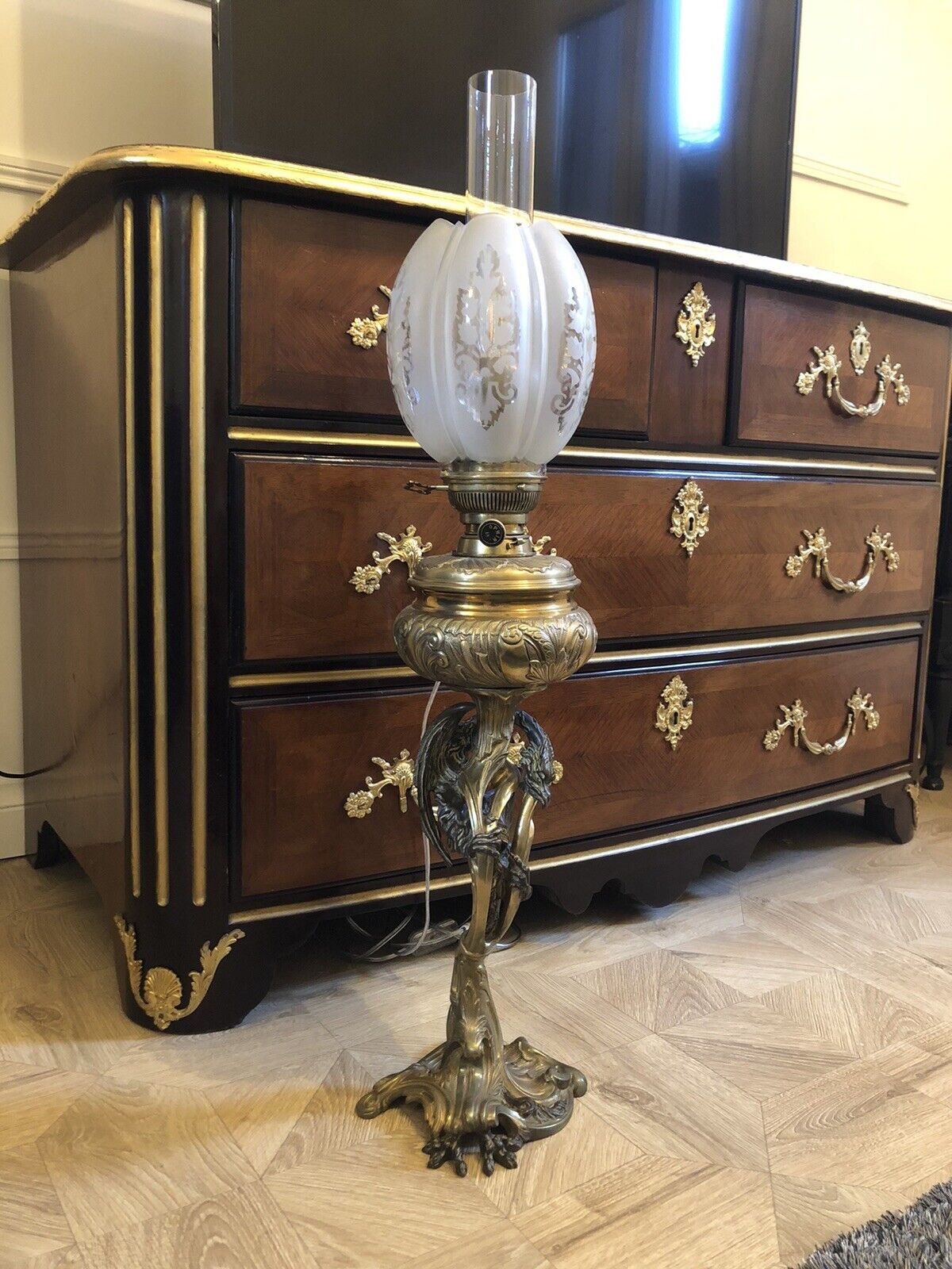 Grande lampe à pétrole en bronze doré Napoléon III dragon chimère