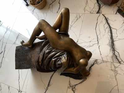 Joli Bronze Femme , Signé A j John