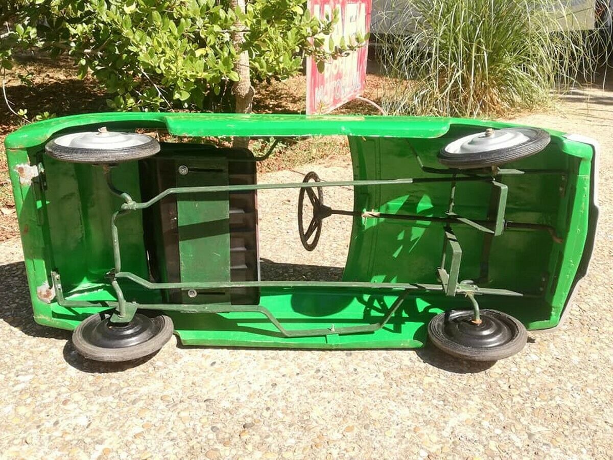 Voiture À Pédales De La Marque Française De Jouets Morellet-Guérineau