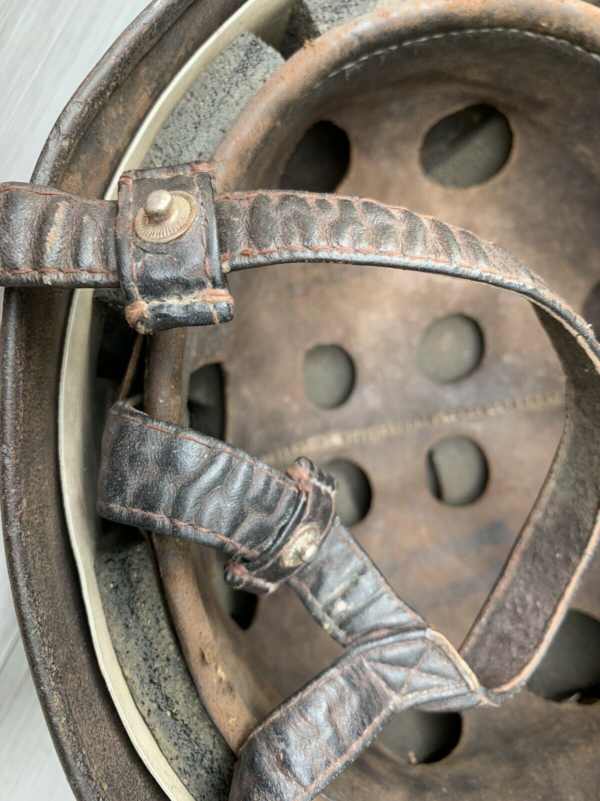 Casque de parachutiste allemand de la Seconde Guerre mondiale, modèle ET68