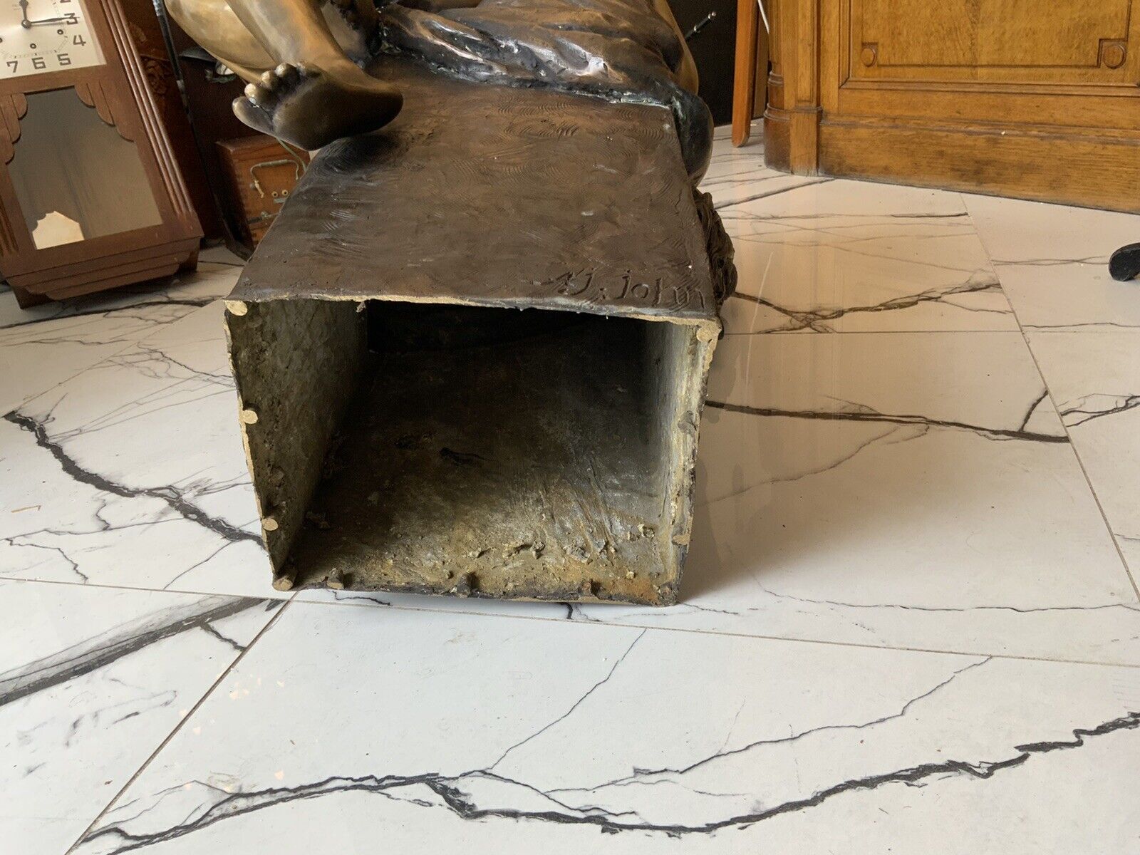 Joli Bronze Femme , Signé A j John