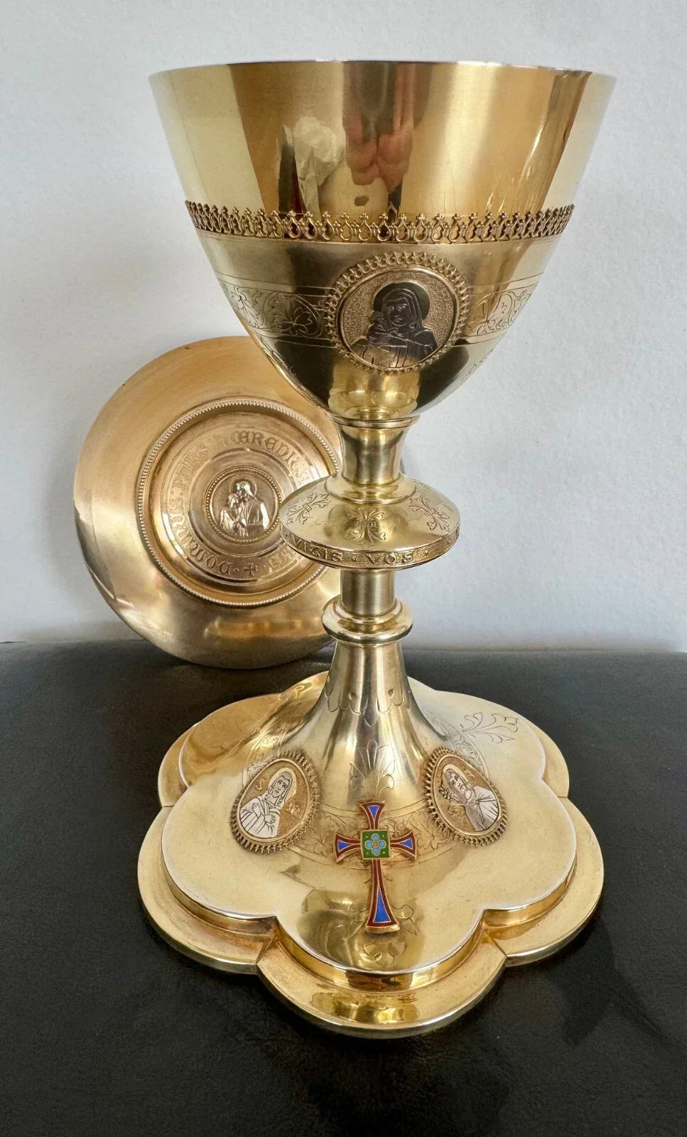 Ensemble Calice- Ciboire - Burettes - Urette - Patene