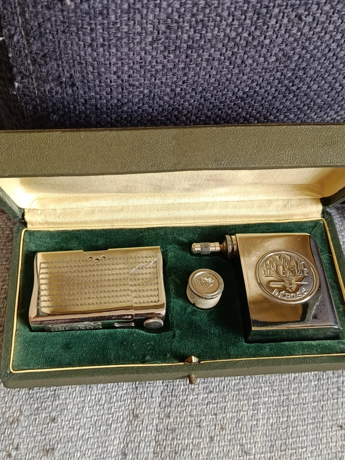 Ancien Briquet À Essence