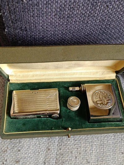 Ancien Briquet À Essence
